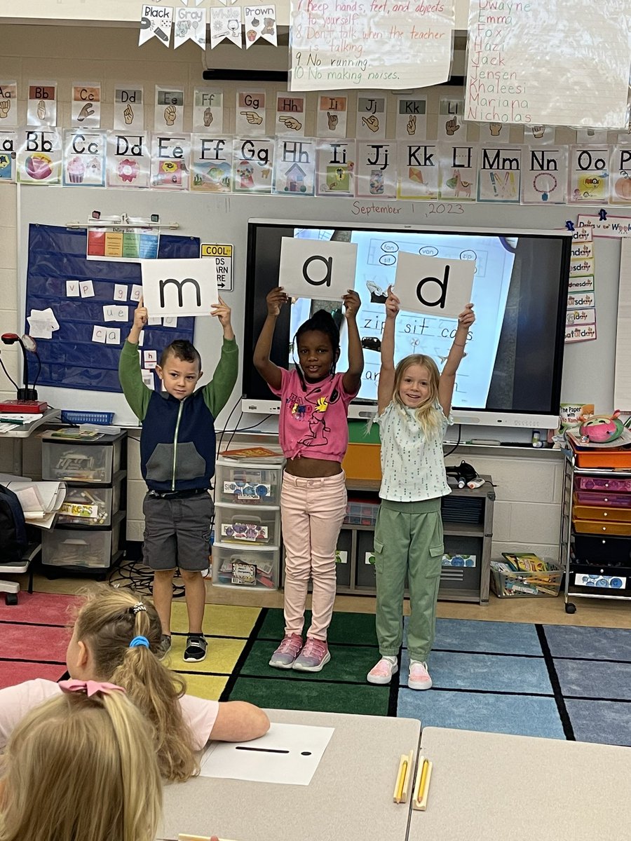 jenc24000793's tweet photo. Using big letter cards to make CVC words today! #amplifylearning #caywood https://t.co/l9uWieJFhV