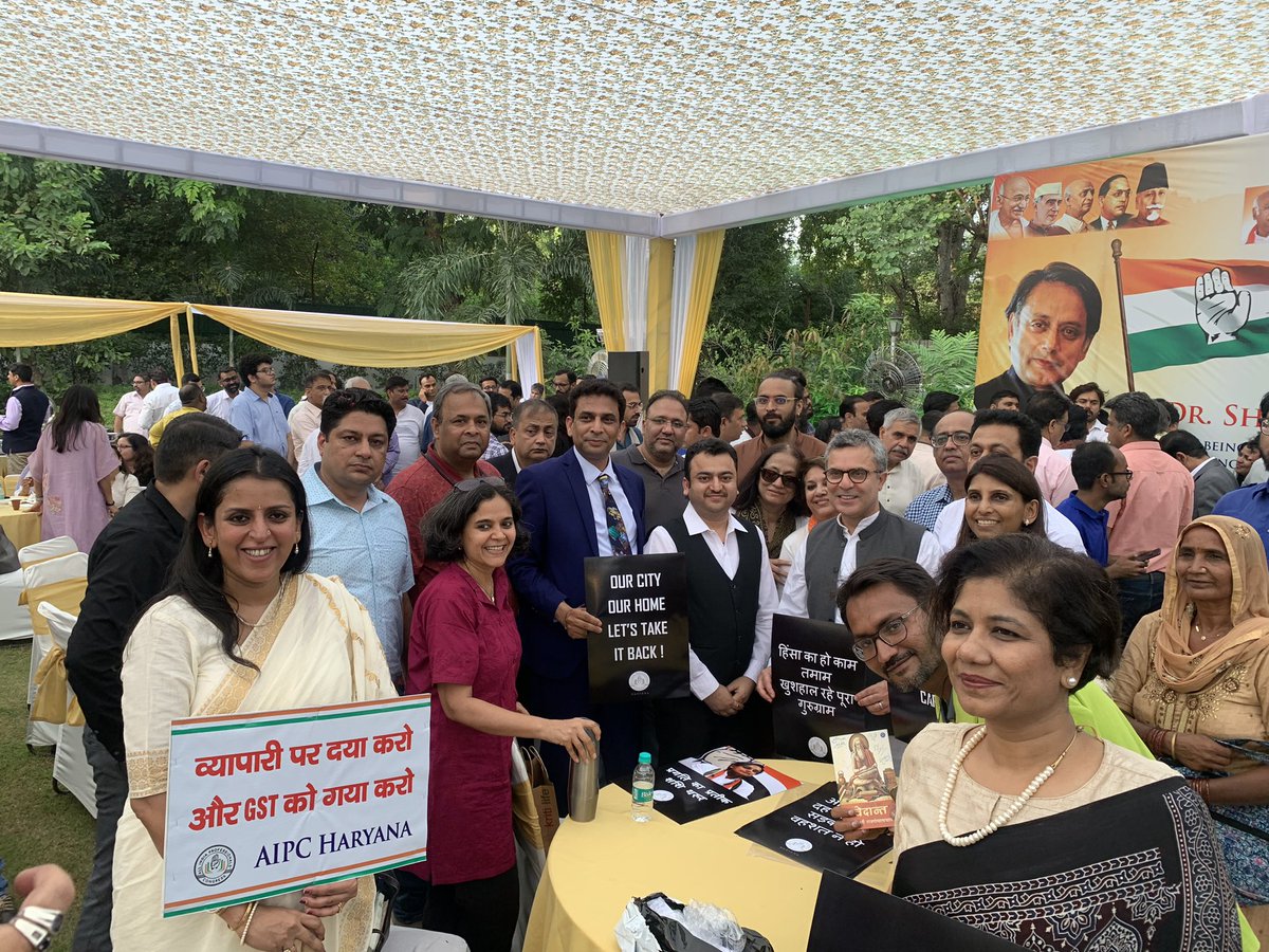 Ayeshap19's tweet photo. @ProfCongHaryana @ShashiTharoor @INCIndia @ProfCong @SalmanSoz @DhillonVijay @saurabhaipc @GurgaonAipc @AipcFbd @ProfCongAmbalaa @AalimJaveri @ProfCongGurgaon Absolutely delighted to meet the ebullient Dr Shashi Tharoor. 
Thank you to all the organisers. We look forward to a future where Judenga Bharat,Jeetenga India. 
In his own wise words - let’s overcome the paradoxes. 
Tablet holder for reading/multitasking pursuits with @urbanbed https://t.co/GQWN5Yu3rd