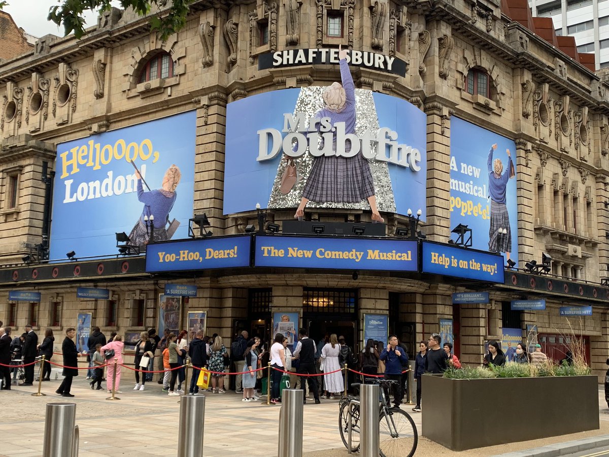 jenhamlyn1979's tweet photo. Wow!!! What an amazing show @DoubtfireUK is π€©
We absolutely loved every minute this afternoon - bravo everyone involved π«Άπ»π«Άπ»π«Άπ»#HelpIsOnTheWayDear β€οΈ https://t.co/SLmw9EvT4t