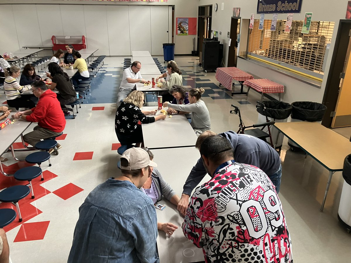 EPS_MonroeES's tweet photo. Circle Pringles Stem activity!  Staff connecting!  #moelove https://t.co/E0T2uV3xWM