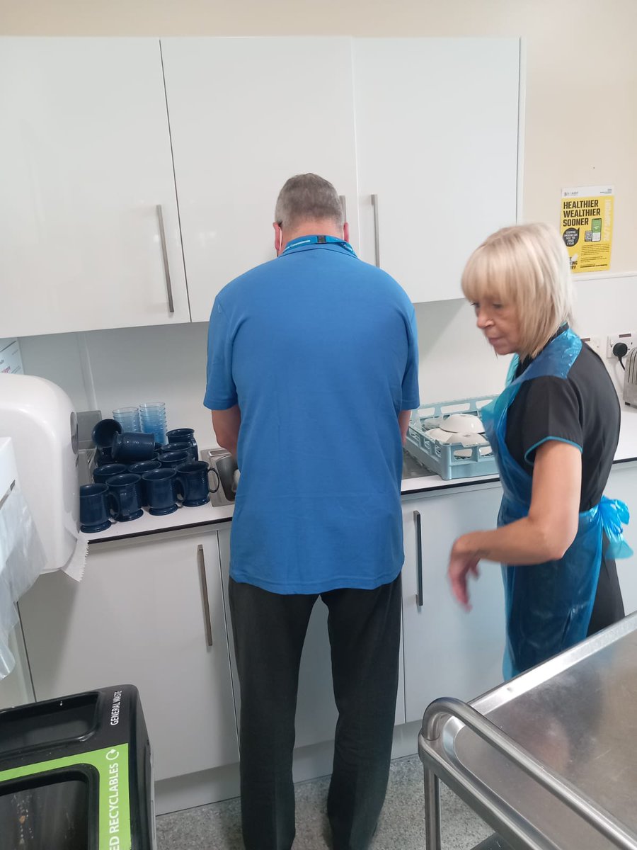netty_lynette's tweet photo. Meet @davidjago14 our new #volunteer signed off today with his best performance doing #boogiedance on @F9WardROH #happypatients our 2nd chief executive now #volunteering also supporting Maureen H/K #EndPJParalysis #dayskeptawayfromhome @NCA_Volunteers https://t.co/SrGM9wZar3