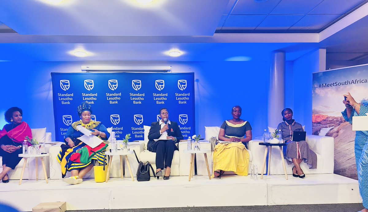 Major General Ramoqopo says she’s challenged by a male dominated environment in the army, some courses are reserved for males which discriminates against women on opportunities for development.
Lesotho 🇱🇸🇱🇸🇱🇸 &amp; South Africa 🇿🇦🇿🇦🇿🇦
#WomenEmpowerment
#SAHighCommission
#WomensMonth