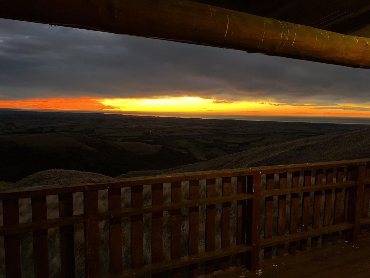 lucashoge's tweet photo. Mother nature at its finest. Got to spend a few days in this cabin at the top of the mountains of New Zealand. Can’t wait to go back.
#travel #adventure #sunset #newzealand #hogewild #hogewildtv #sportsmanguide #sportschannel #adventure #lifestyle #outdoors https://t.co/wIT2p5OLkt