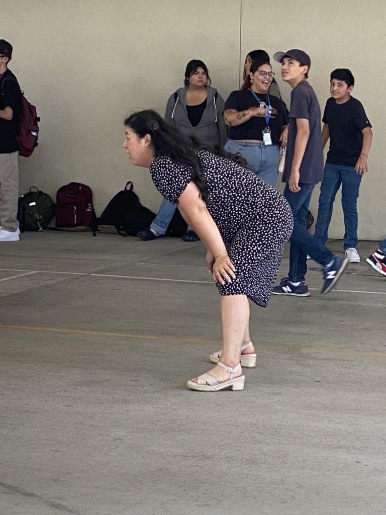 MiraLoma_JUSD's tweet photo. What a busy and beautiful day!!
✔️Staff meeting ✔️Student v Staff Volleyball game! #
✔️Staff wins!
#jusdshares https://t.co/uphCBhfHwM