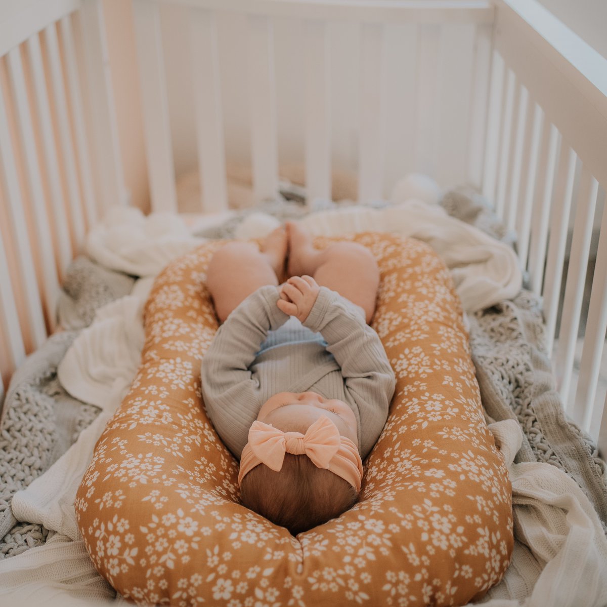 theminiscout's tweet photo. Transform your baby loungers with Mini Wander's muslin cotton swaddle blanket that doubles as a chic baby lounger cover. 😍⁠
https://t.co/BeSj8mQeP0⁠
⁠
⁠
#babyloungercover #SwaddleChic #Mustard #WhimsyFloralMustard #TheMiniWander https://t.co/hqj01dzaJc