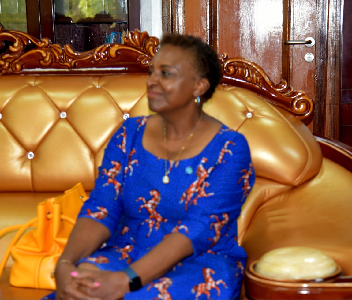 Today, I had a cordial meeting with the visiting Unicef Deputy Regional Director for Eastern and Southern Africa Region, Mrs Rania Dagash, who was accompanied by the Unicef Country Representative, Mrs Hamida Lasseko, and the Director for Immunisation.