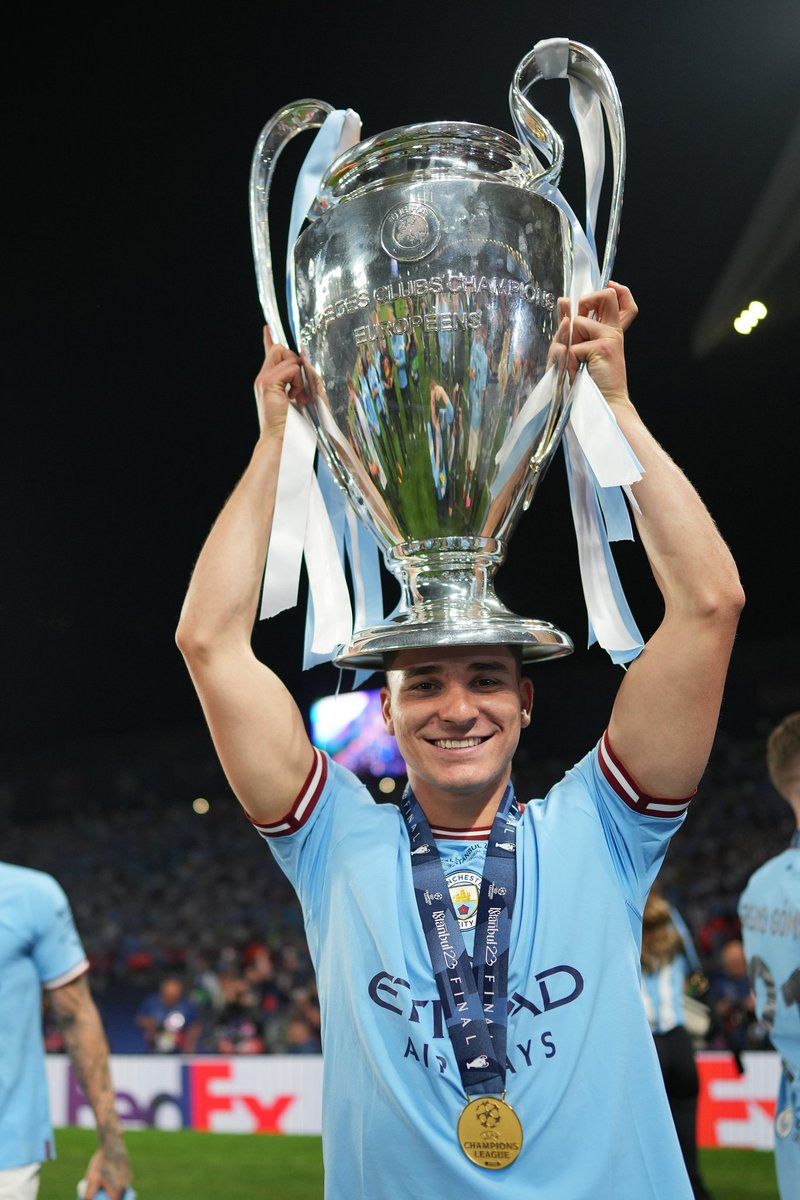 RoyNemer's tweet photo. Argentine players in the Champions League: 🇦🇷

🔴 Manchester United:
Lisandro Martínez
Alejandro Garnacho

🟠 Galatasaray:
Mauro Icardi

🔴 Sevilla:
Lucas Ocampos
Federico Gattoni
Erik Lamela
Marcos Acuña
Papu Gómez

🔴 PSV:
Walter Benítez

🟡 RC Lens:
Facundo Medina

🔵 Napoli:
Giovanni Simeone

🔴 Benfica:
Ángel Di María
Nicolás Otamendi

🔵 Inter:
Lautaro Martínez

⚪ RB Salzburg:
Nicolás Capaldo

🔴 Atletico Madrid:
Rodrigo De Paul
Ángel Correa
Nahuel Molina

🔵 Lazio:
Taty Castellanos

🟢 Celtic:
Alexandro Bernabei

🔴 AC Milan:
Luka Romero
Marco Pellegrino

🔵 Manchester City:
Julián Álvarez

🔴 Red Star Belgrade:
Alex Vigo

🔵 FC Porto:
Alan Varela