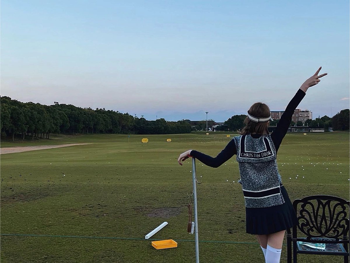 magicashaly's tweet photo. The weather was so nice, of course I had to get down and play Gower! I'm going to play 19 holes today Lol
#golf #golfswing #golfgirls #golfclub #golfcourse #golfislife
#playoutside #OUTDOOR #lovegolf
#golfday #golfpro #golftournament
#practicegolf #golfchannel #golfing https://t.co/g7MoIdjp1Q