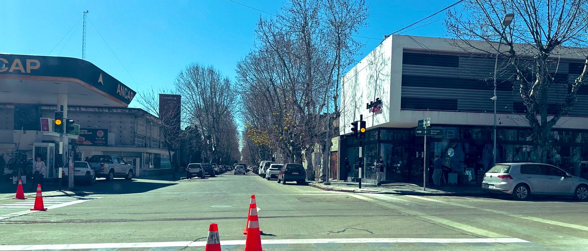 alternativadura's tweet image. #Durazno #semaforos  A partir de la hora 16 queda habilitada la batería de semáforos en 19 de abril y Baltasar Brum. Hace días que las señales están destellantes pero desde hoy comenzarán a cumplir la función para la que fueron instalados.