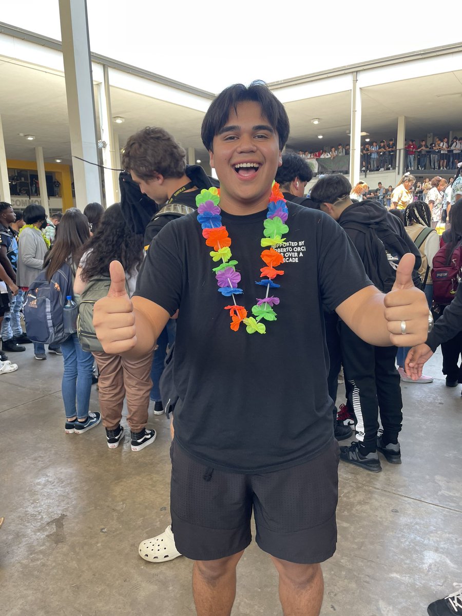 SWHSTigerDebate's tweet photo. SWHS Debate prez is the emcee for our 1st pep rally! #debatelife https://t.co/0e3BFrgW9s