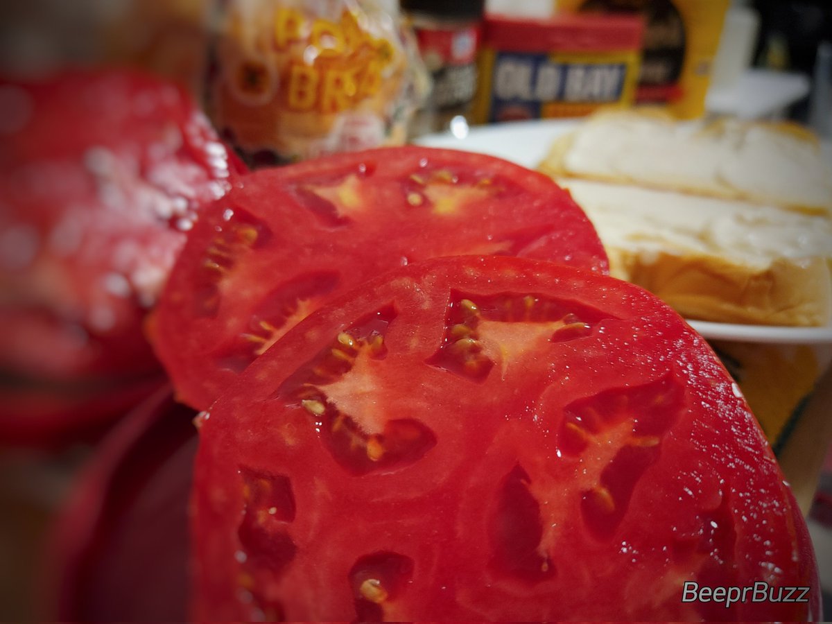 Perfection!

The perfect tomato sandwhich with Diehl's Produce of Annapolis , @DukesMayonnaise , black pepper & @OLDBAYSeasoning .

❤️🤍🖤💛
#ItsaMarylandthing

#Annapolis #Maryland