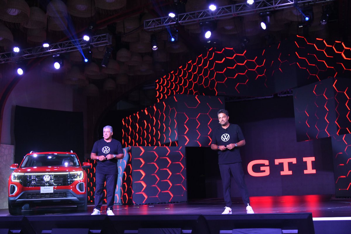 achiquini's tweet photo. Gran noche en nuestro VW Day en compañía de nuestros concesionarios y medios, en donde presentamos nuestros nuevos Teramont, Cross Sport, Polo y Jetta GLI 40 Aniversario, además, anunciamos el regreso de GTI.  @Volkswagen  #betheevolution https://t.co/0Yx5ASNi9O