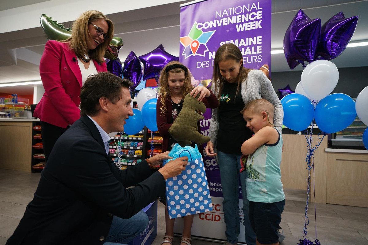 ConvenienceCan's tweet photo. What a great day to celebrate #NationalConvenienceWeek with Prime Minister @JustinTrudeau to grant @MakeAWishCA kid Jack’s wish to see dinosaur fossils in Drumheller 🦖🦕💫

Thank you to the Prime Minister for joining our President &amp; CEO Anne Kothawala… https://t.co/moaPLyXBq7