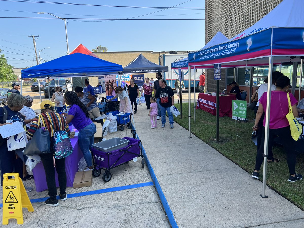 AndrePerezSLCC's tweet image. Spending a beautiful day with SLCC’s @southlacc Adult Ed @slccadulted team during the SMILE Community Action Resource Fair in downtown Lafayette. Many people are signing up to earn their high school equivalency and change their lives for the better!