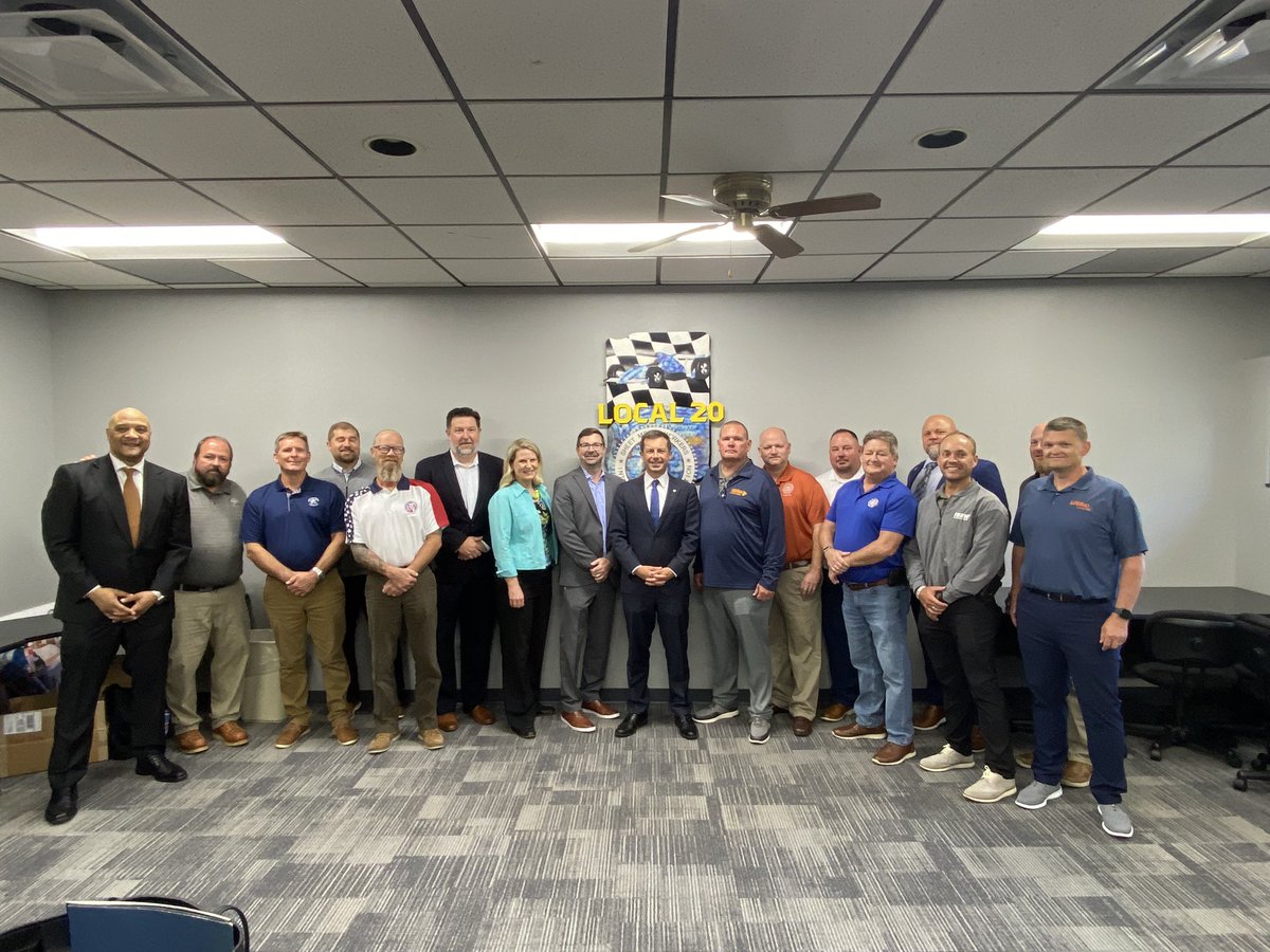 INBuildnTrades's tweet photo. Today our affiliate, SMART local 20, hosted Sec. Buttigieg, Congressman Carson and AFL-CIO President Shuler at their Indianapolis training facility. We were honored to be joined by these leaders and showcase one of our 60 state of the art training centers across the state! https://t.co/RvBO2LZiHe