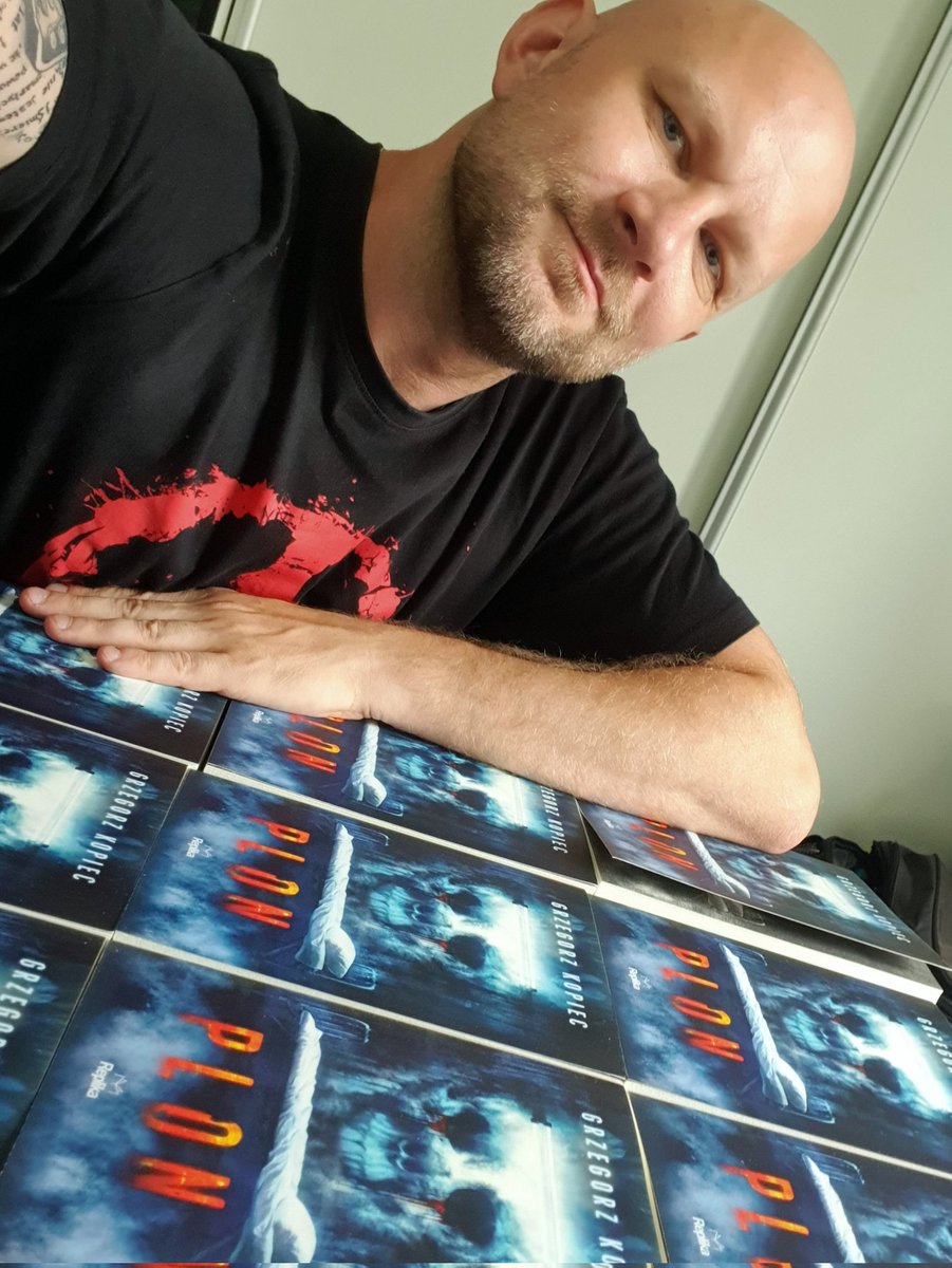 GrzegorzKopiec's tweet image. "PLON" już u mnie, złożyłem więc autograf na XXX egzemplarzach, które na pocz. przyszłego tygodnia będziecie mogli nabyć w sklepie @Wyd_REPLIKA  #książka #Plon #grzegorzkopiec