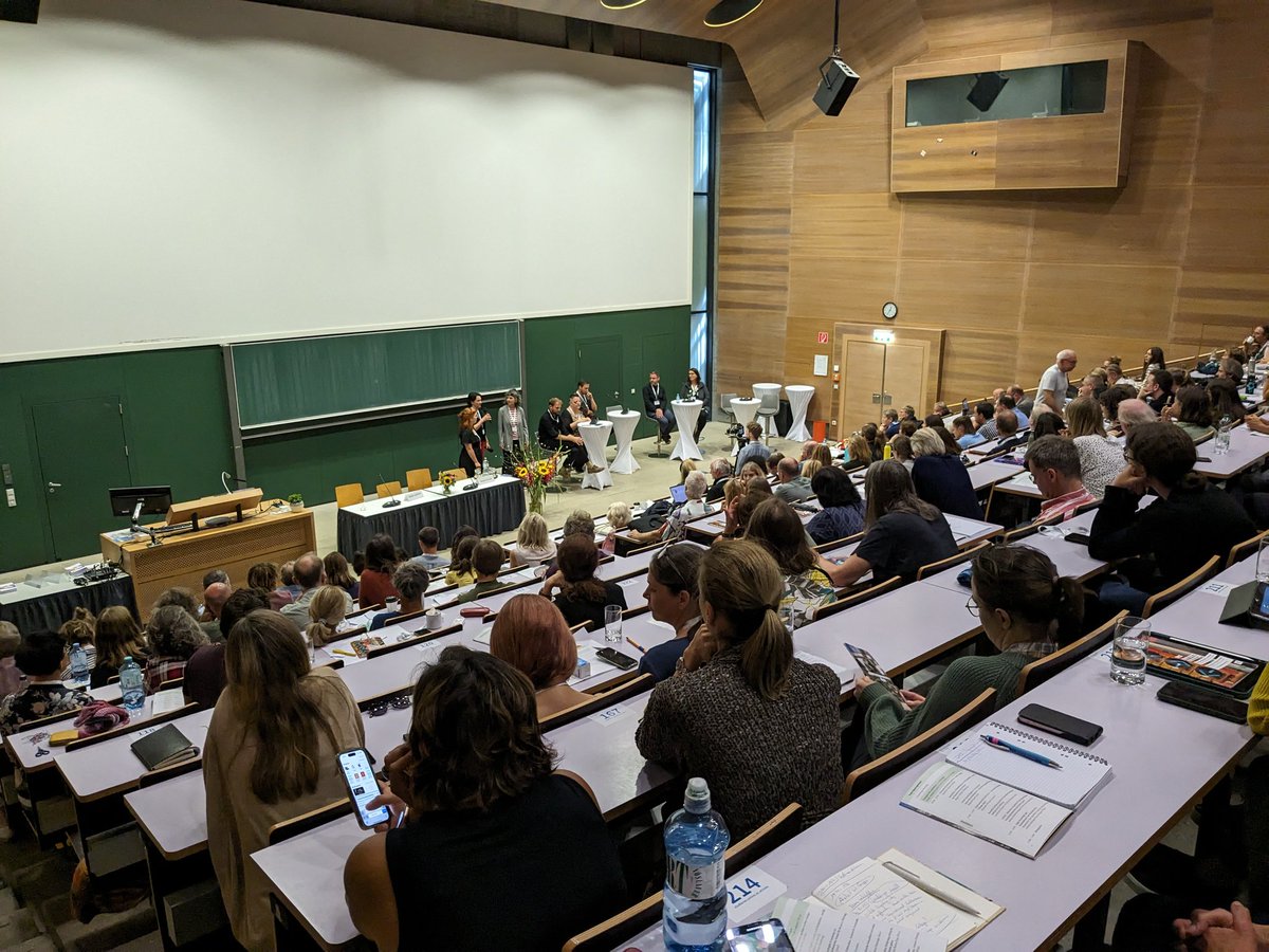 FragTobias's tweet photo. So happy I was given the opportunity to present our new co-design research project #CoMitMenT at the @SuSe_2023 in #Vienna in which we are going to tackle #disparities in accessing physical healthcare services for people experiencing #mentalhealth #issues. 🙌 Stay tuned for more! https://t.co/jOpZfih4Rq