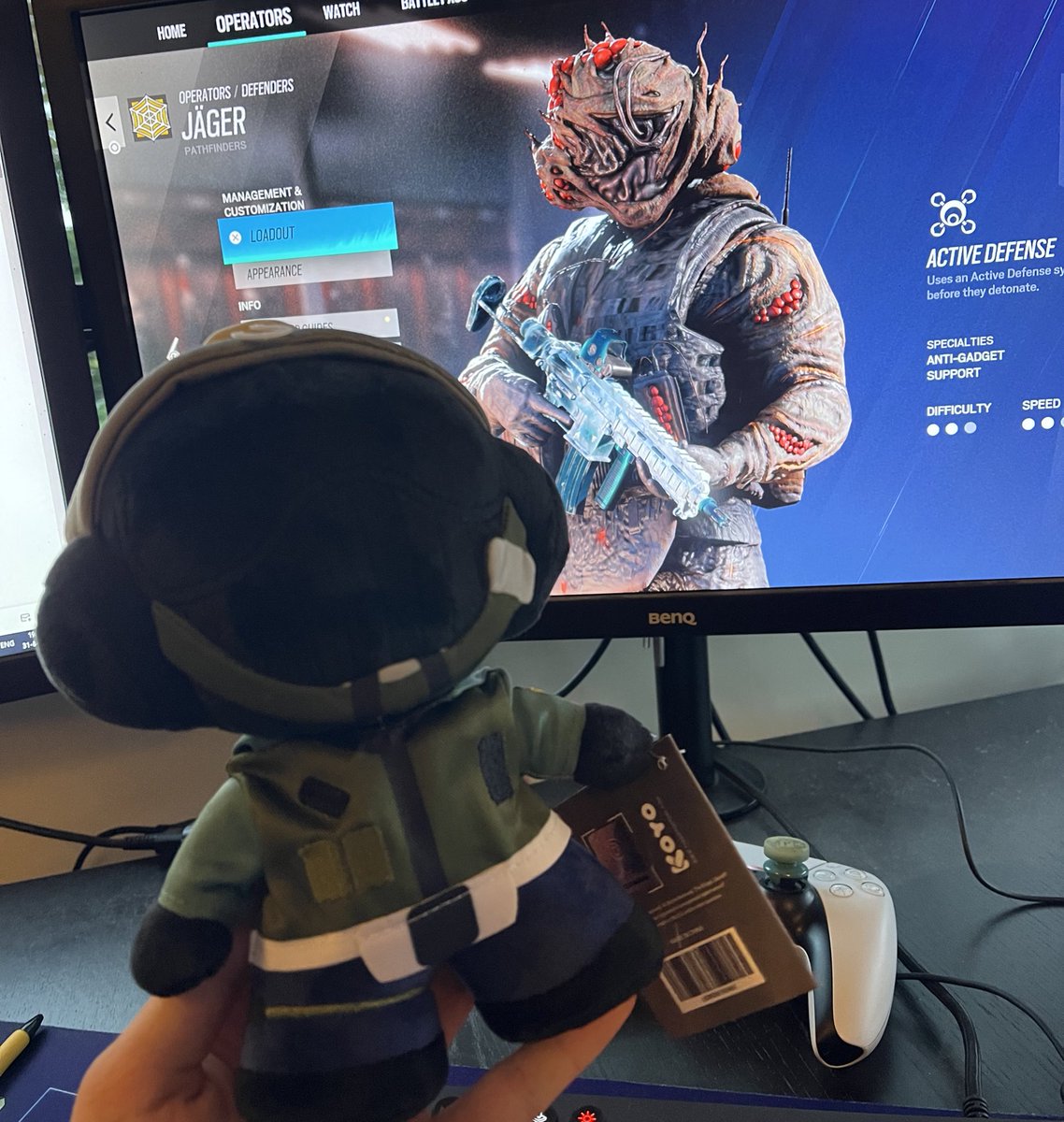 P2ification's tweet image. Sooo my Jäger Plush arrived and it looks awesome! Well done @thekoyostore and thanks for adding the Siege-pin! 🫡