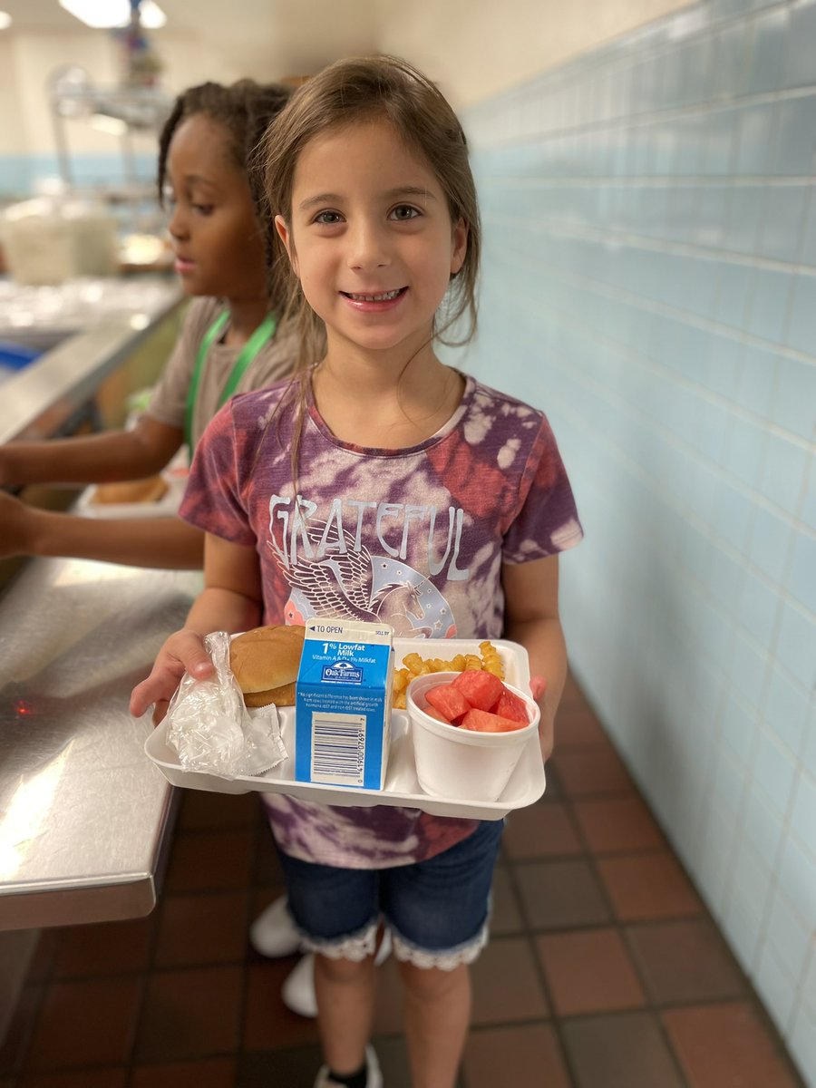 gisdnutrition's tweet photo. 🌈🍽️ Last school lunch before a four day weekend! 😁 Wishing everyone a safe and happy Labor Day Weekend! ☀️🤗
#lunchlove #labordayweekend #longweekend #deliciousness #theGISDeffect #weekendfuel https://t.co/wFmHoIYzob