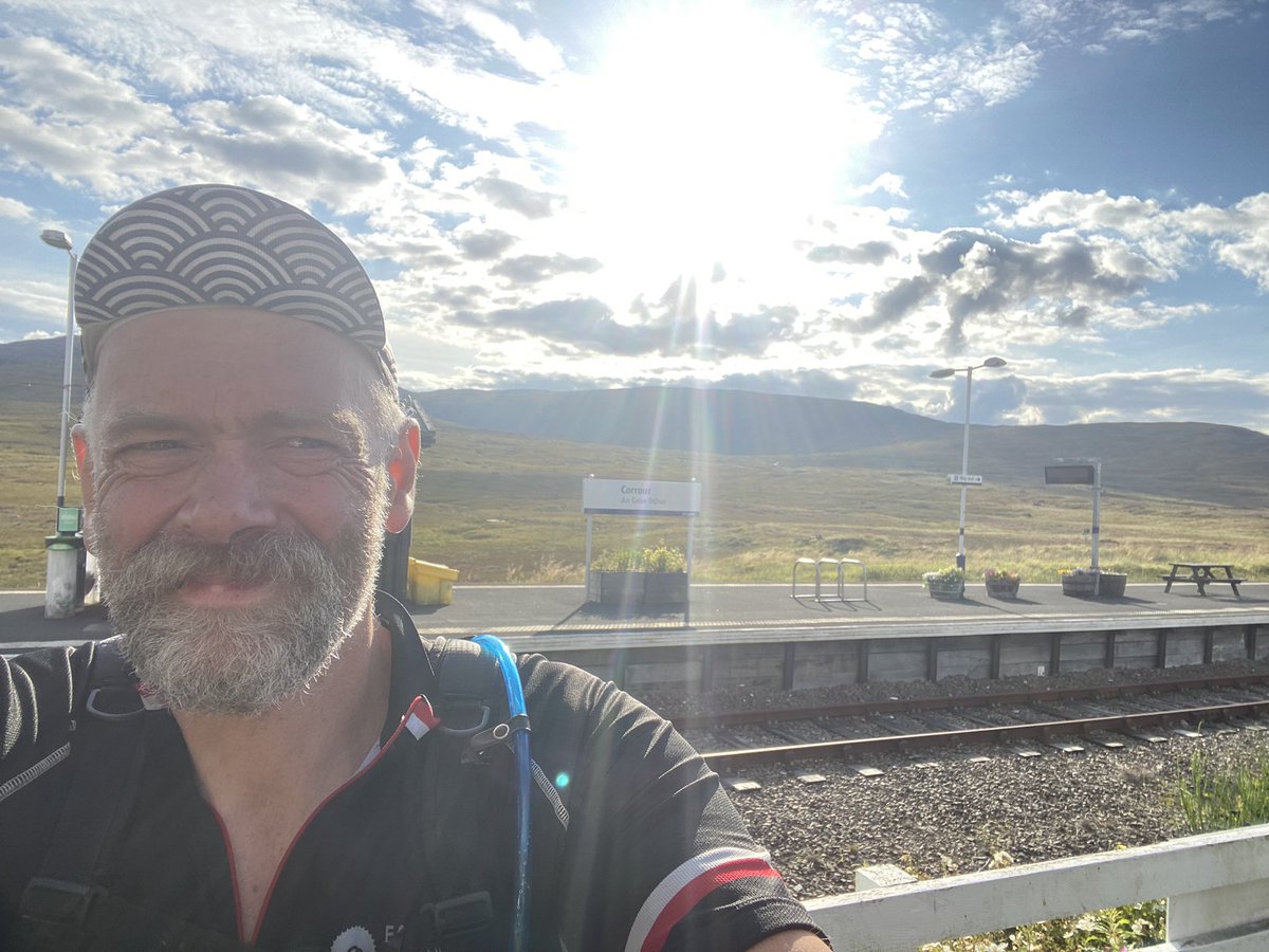 weegiewheelercc's tweet photo. Still doing #badgerdivide - 28m overnight detour to get brakes bled and pads replaced. Thanks Bothy bikes. What a day 24hrs make. Now 93/212 done - cycled 120. At Corrour Station today 53m/2800ft https://t.co/kqqPGRjJGF