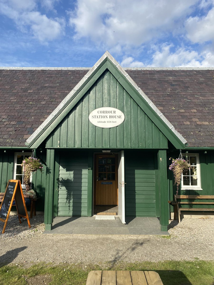 weegiewheelercc's tweet photo. Still doing #badgerdivide - 28m overnight detour to get brakes bled and pads replaced. Thanks Bothy bikes. What a day 24hrs make. Now 93/212 done - cycled 120. At Corrour Station today 53m/2800ft https://t.co/inCWTsAwel