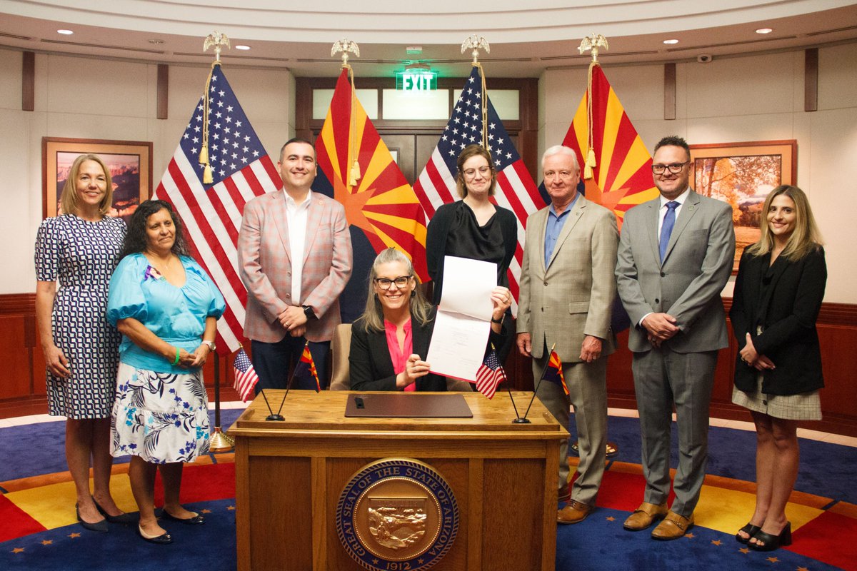 It was a pleasure to host <a href="/DonateLifeAZ/">Donate Life Arizona</a> and <a href="/TJShope/">T.J. Shope</a> to celebrate the signing of the bipartisan SB1221, which will make it easier to connect organ donors with those in need. We are prioritizing expanding and improving these life-changing services.