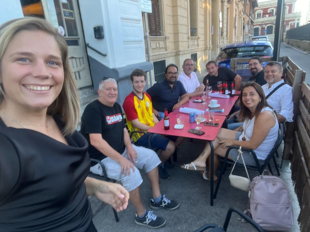 ERCmir's tweet photo. 😍Tornem de les vacances!

💪Iniciem el nou curs polític reunint-nos per preparar la Diada de l'11 de setembre.

💛Som-hi! https://t.co/awELNdyOY0