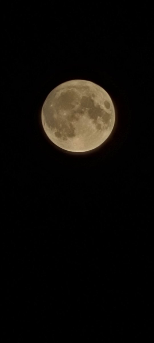 CraftyKarlou's tweet photo. @Martina East Coast of Uk zoomed 30 times. https://t.co/luUkG4Lalz