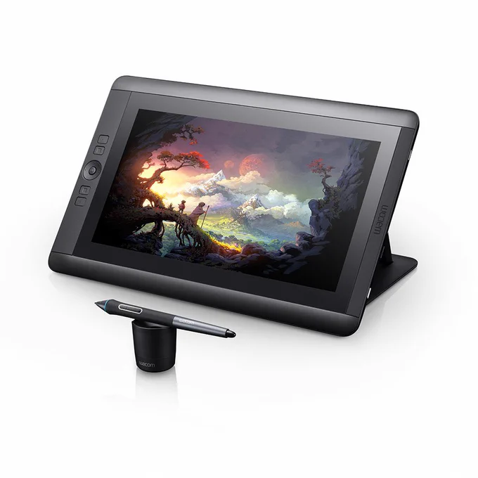 My first tablet VS the tablet I use now!! It felt so weird going from the bamboo to a screen tablet… I got the bamboo one when I was around 12-13 and I got the cintiq for my 22th bday!!  