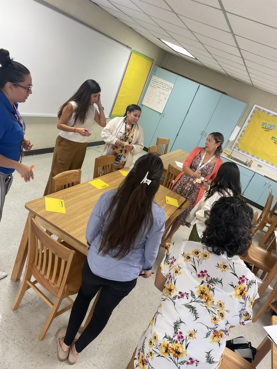 jssalinas1's tweet image. We had a Brainstorm Walk today with knowledge 2 to start off the new unit! #ellevation @Escamilla_AISD @ChavezLizza #myAldine