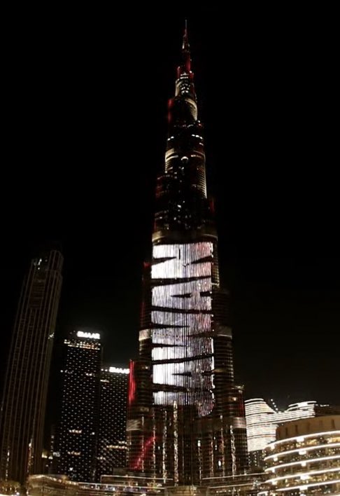 पठान की तरह ज़वान भी सुपरहिट होंगी ऐसा मैं नही माहौल बता रहा है..
King #ShahRukhKhan𓀠  #JawanCelebrationAtBurjKhalifa