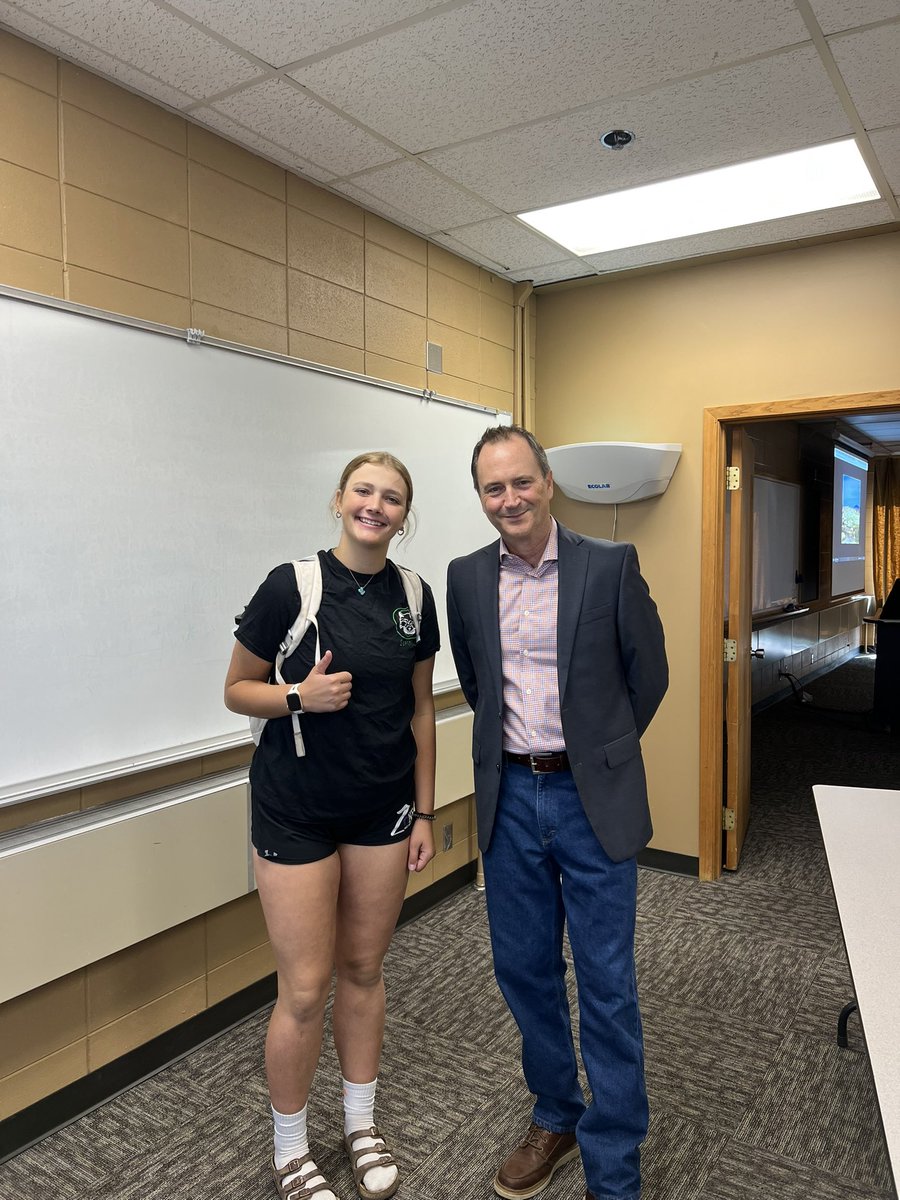 USFCougarsSB's tweet photo. HAPPY SECOND WEEK OF SCHOOL (better late than never) @USiouxFalls!!!
#PicsWithAProf is back! Our kids are so lucky to have amazing professors who genuinely care about their successes in the classroom! Check out our ⭐️ professors!!! https://t.co/ieq5INiXl8