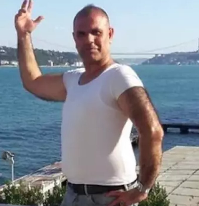 REM__BEN's tweet photo. Soldaki kendini dünya starı sanıyor, sağdaki de sendika başkanı sanıyor https://t.co/pOnZhqMxDU
