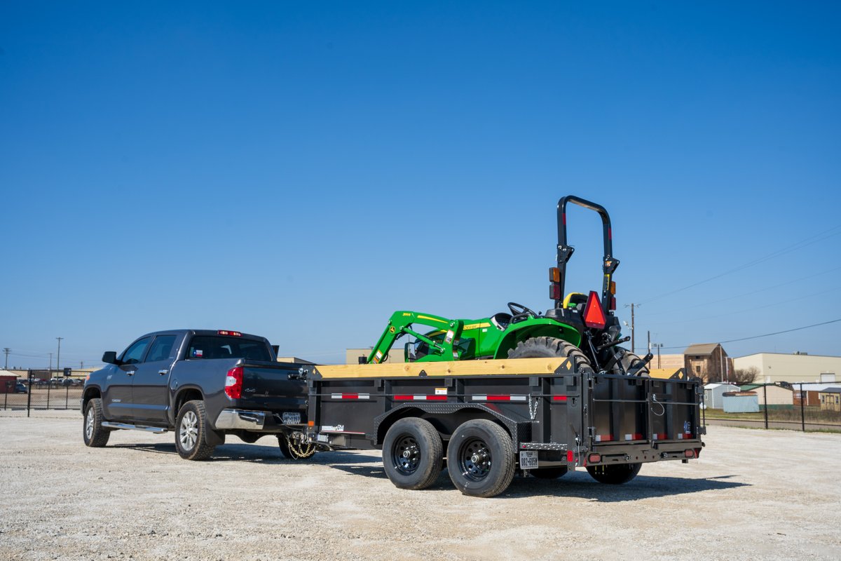Looking for a dump trailer under 10K GVWR? 👀The MDT, Medium Duty Telescopic Dump Trailer Pacesetter Edition is the perfect solution for light commercial usage. 💪 #DiamondC #DCtrailers #DumpTrailer #Pacesetter