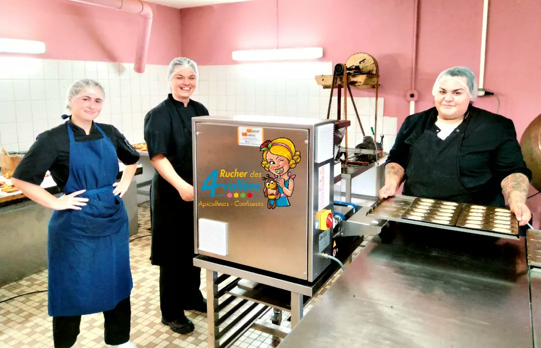 MiguelVercruyce's tweet photo. Cette semaine c'est la rentrée pour les butineuses pâtissières qui ont repris la fabrication des madeleines au miel.

#loiret #apiculture #miel #directproducteur #local #patisserie #madelaine #confiserie #gateau #RozoyLeVieil https://t.co/vLfX2GuE8B