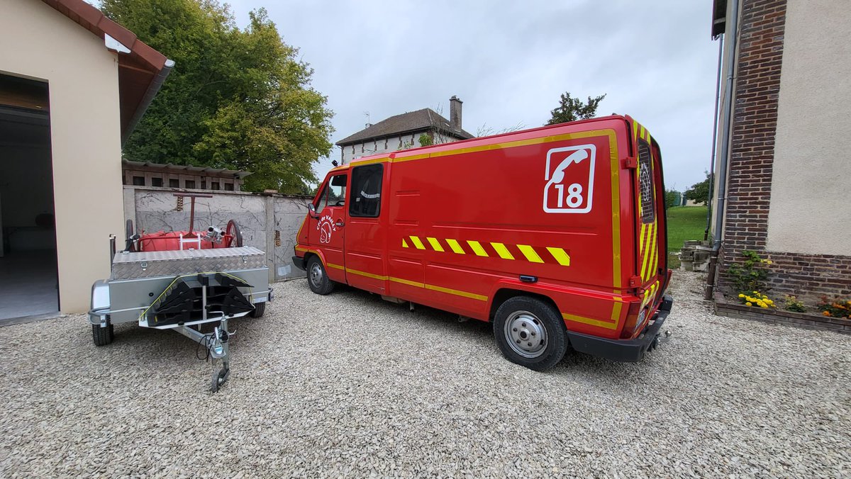 SDIS_10's tweet photo. Ce soir était inauguré le nouveau local des sapeurs-pompiers du centre de première intervention #CPI de #Vailly, premier maillon des secours dans l'Aube, en présence du sergent C. Piat, chef du corps communal, de ses sapeurs-pompiers volontaires et de M. le Maire W. Handel https://t.co/KuQZjrOmmo