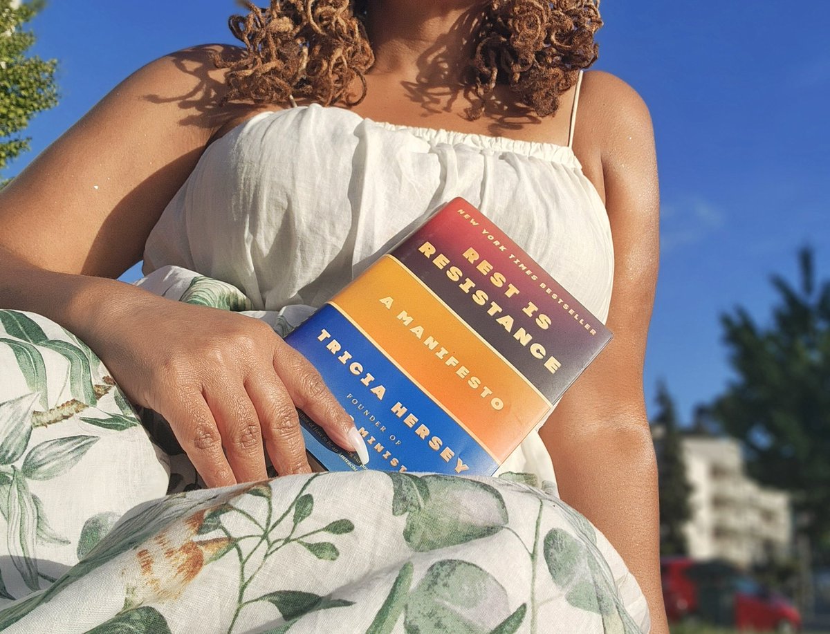 📖 Our September selection asks us to imagine a world where our worth is not tied to our work. 

"Rest is Resistance: A Manifesto" is perfect for our month dedicated to an empowering read for Black women. 🍸Melon Cucumber-tini's are the cherry on top. 

📸instagram.com/p/CwncJ9TLDN_/…