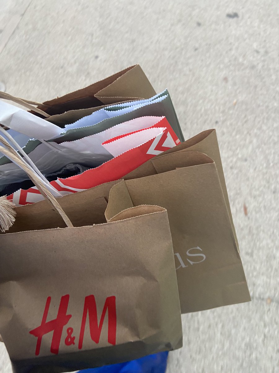 uuuser_c's tweet photo. vive le shopping une vraie thérapie https://t.co/9ysXcVOjwh