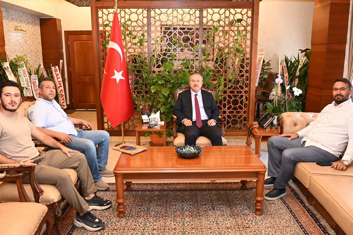 Nevşehir Özel Altınyıldız Koleji Yönetim Kurulu Başkanı Ragıp Özaltın ve okul aile birliği yönetimi ile Nevşehir Özel Bahçeşehir Koleji Kurucusu İş İnsanı Halis Uluer;