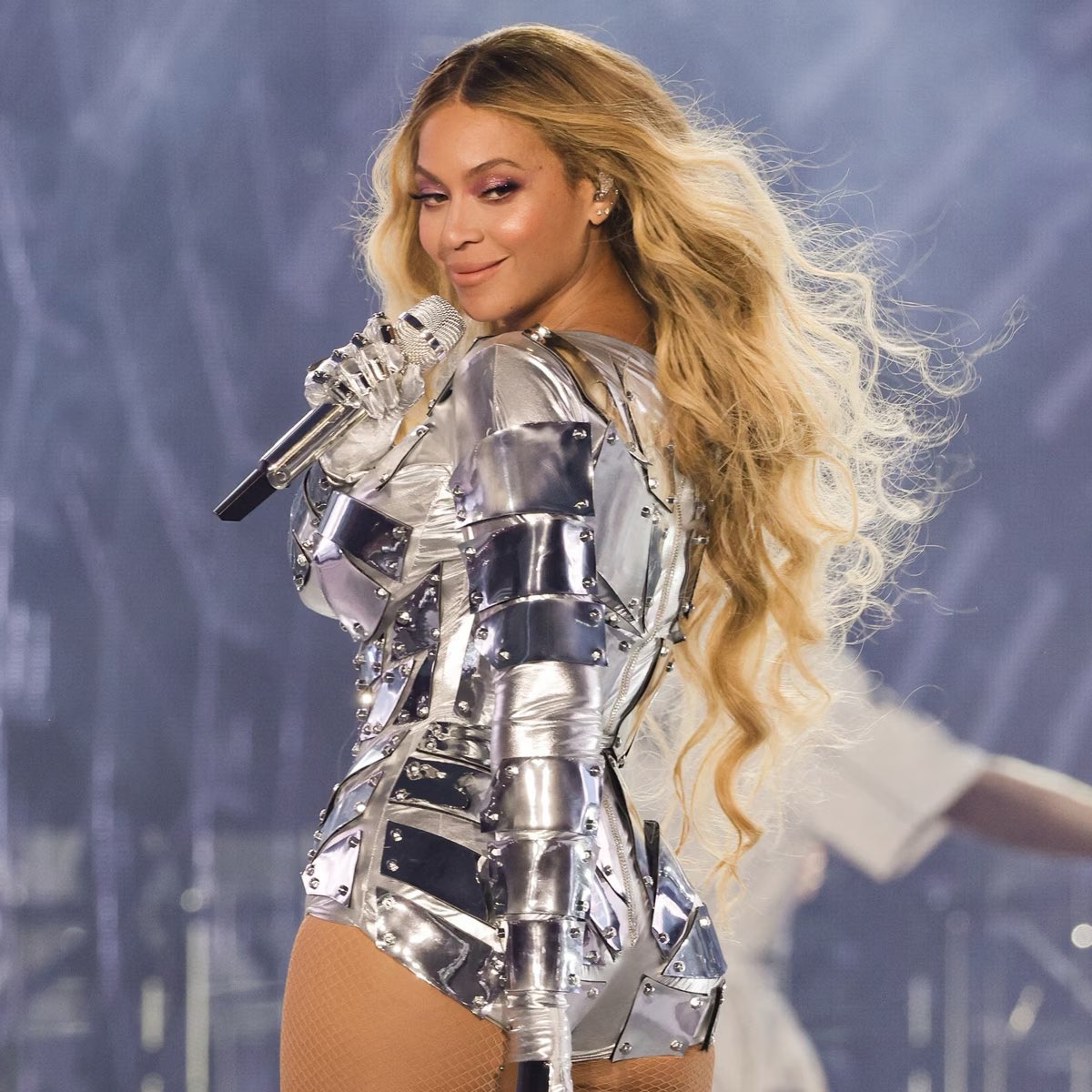 PopCrave's tweet photo. Beyoncé’s ‘RENAISSANCE World Tour’ becomes the highest-grossing tour by a female artist in history ($461 million). https://t.co/mjLxsK0mdT