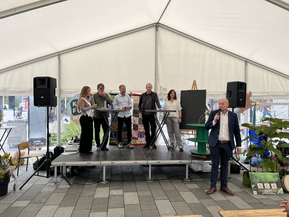 En fornøjelse at debattere hvordan skoven kan levere en bred vifte af bæredygtige og klimavenlige produkter og ikke mindst hvordan vi får mere skov i DK på ⁦@klimafolkem⁩ og tak til panelet og ikke mindst de gode kommentarer og spørgsmål fra publikum #dkgreen #dkpol