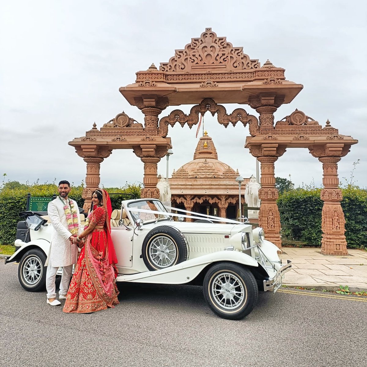 XclusiveServs's tweet photo. Our Beauford Vintage Car at Oshwal Centre today for the wedding of Sahil &amp; Anusha #xclusiveservices #beauford #vintagecar #weddingcar @XclusiveServs https://t.co/2WUt25FqMB