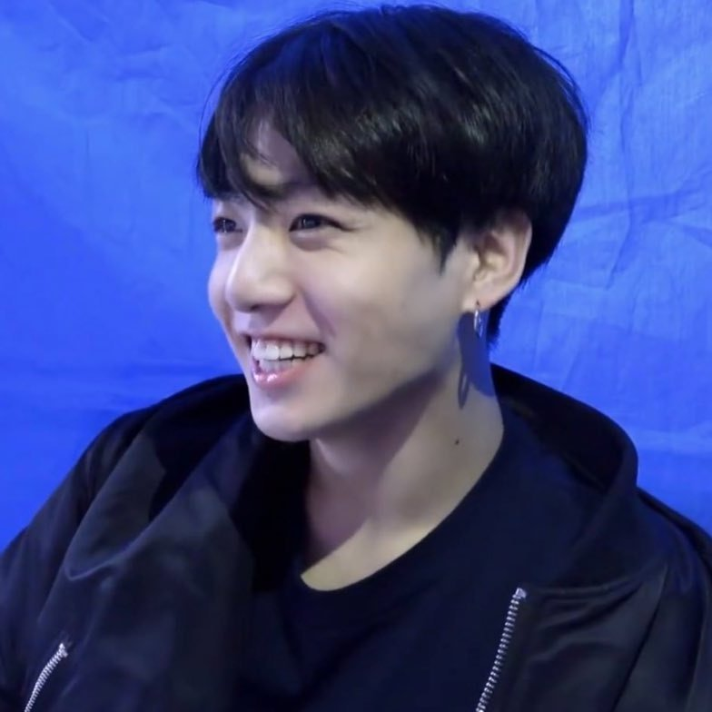FlowerGoesMoon's tweet photo. Jungkook's videos that are close to my heart ~ a cute thread https://t.co/8bICmX5lDm