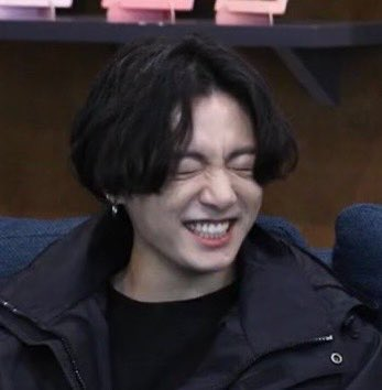 FlowerGoesMoon's tweet photo. Jungkook's videos that are close to my heart ~ a cute thread https://t.co/8bICmX5lDm