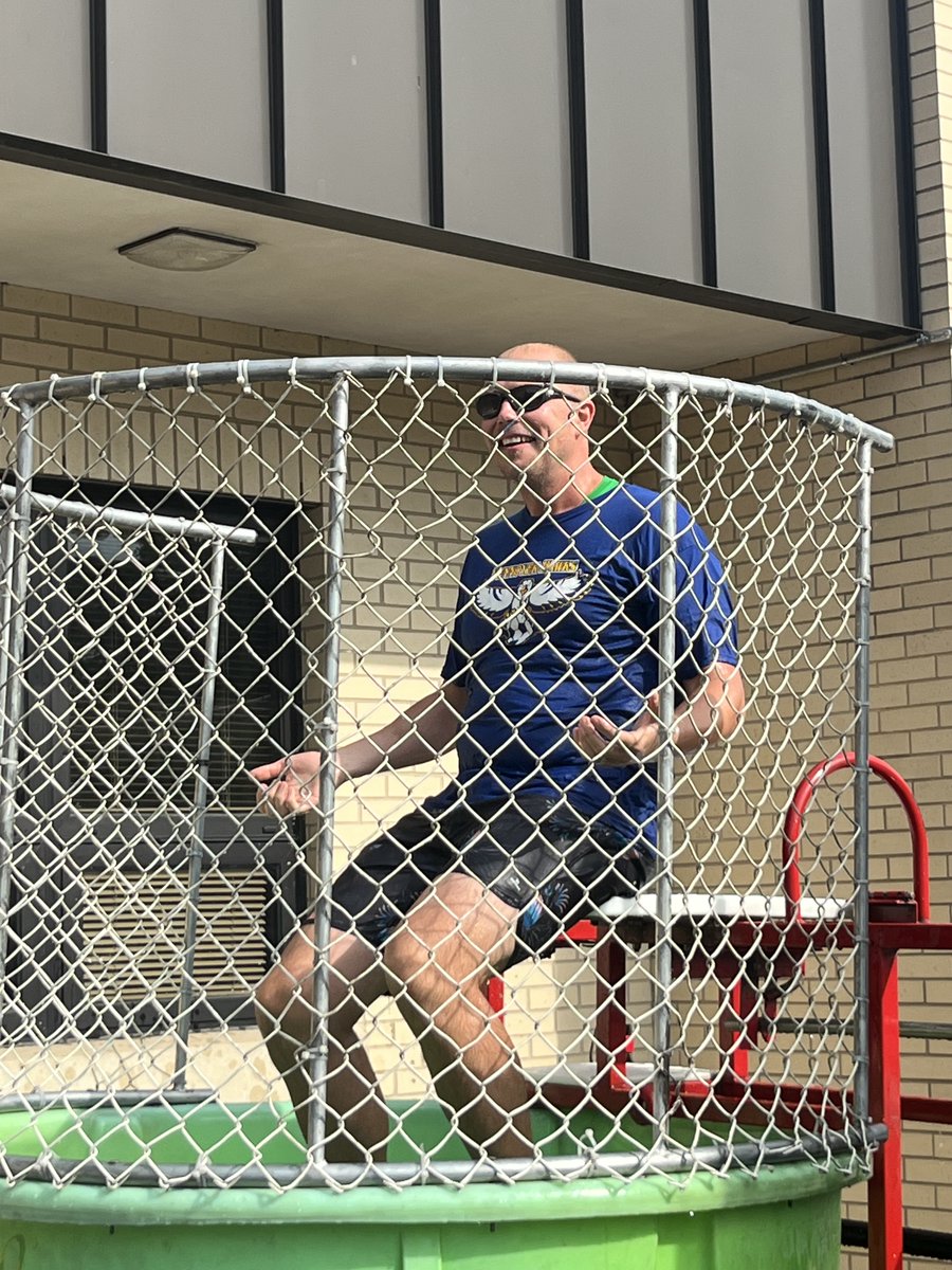 PennoyerSchool's tweet photo. Thank you Pennoyer PTC for throwing an awesome Back to School Bash on Friday! What a great way to start the school year! #pennoyerpride https://t.co/2yhtuLePO3
