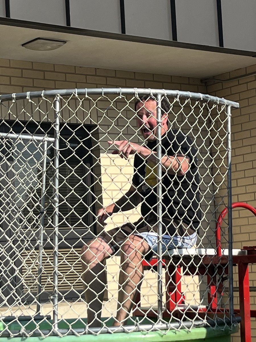 PennoyerSchool's tweet photo. Thank you Pennoyer PTC for throwing an awesome Back to School Bash on Friday! What a great way to start the school year! #pennoyerpride https://t.co/2yhtuLePO3