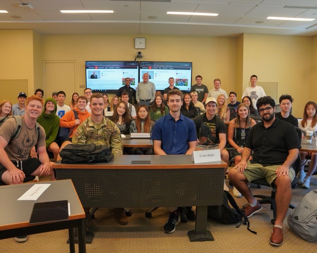 MarkPacker's tweet photo. I had a great time as a guest lecturer at the Wake Forest University School of Business. Appreciate the opportunity from Dr. John Sumanth and Dr. Pat Sweeney to discuss marketing, business and life lessons to a bunch of bright WFU students! https://t.co/yHhwF04Q71