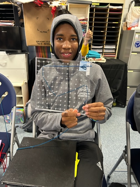 A fun and creative way to review vocabulary words: Geoboarding! <a href="/SenoraGante/">Johnna D. Elegante</a> calls out words, &amp; students demonstrate their understanding of Spanish by weaving shapes, words, patterns, and pictures. #GoBJHS