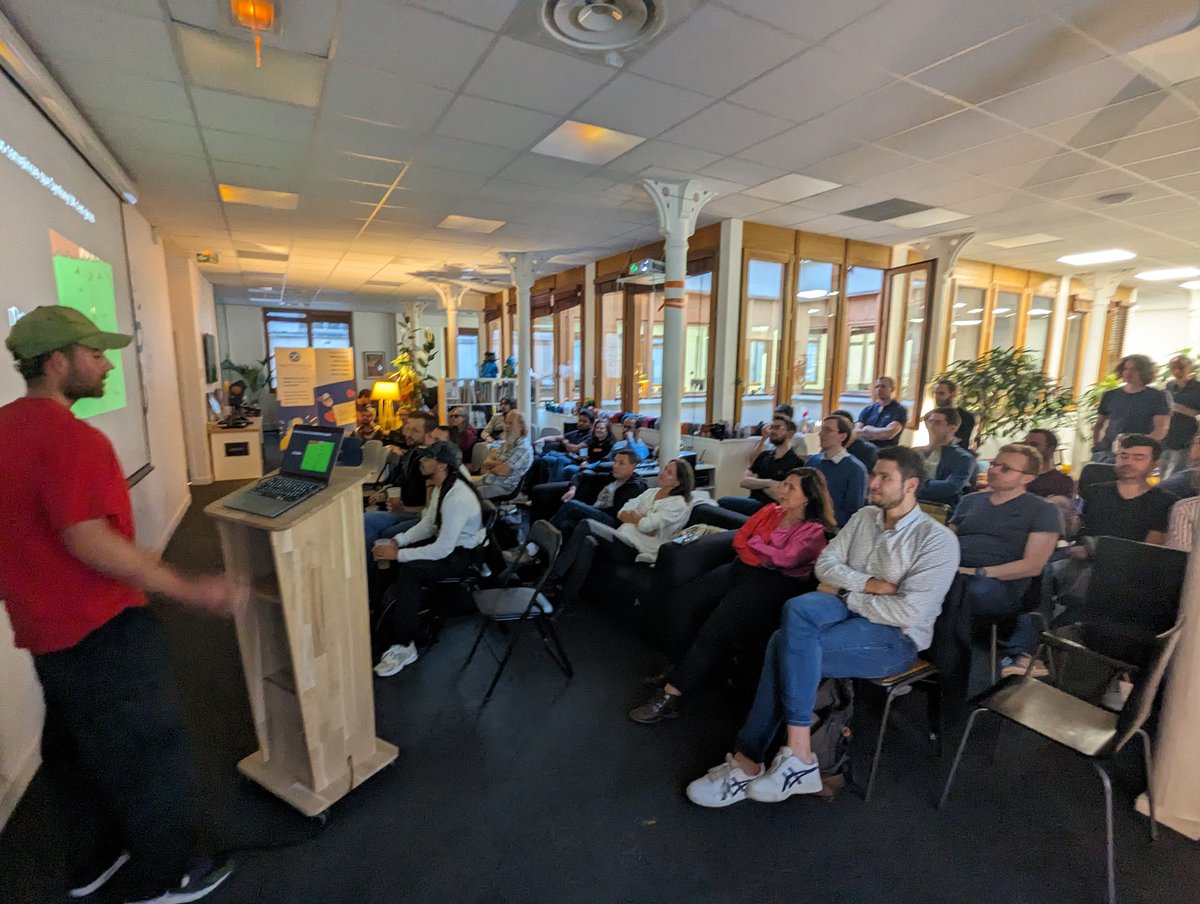 Dernier talk pour ce soir avant les 🍕 <a href="/matheodaninos/">Matheo D.</a> va nous expliquer toutes les nouveautés de #Symfony #UX. C'est l'heure de se mettre au front 🎨🖌️ #sfPot