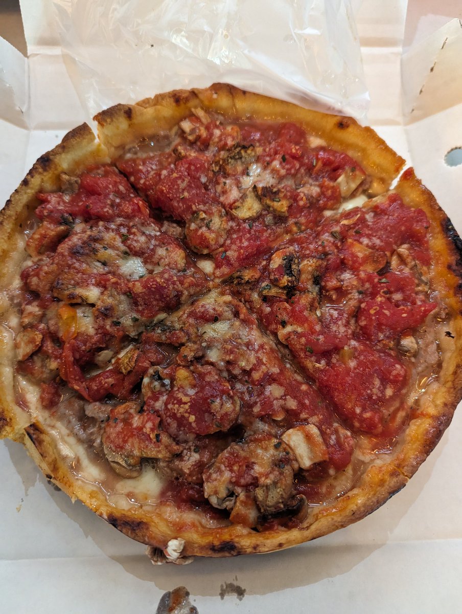 teddyanderson98's tweet image. It's not everyday you have @LouMalnatis  for lunch. #loveatfirstslice